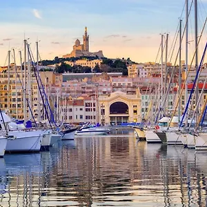 Appartement Joli Plein Sud 15mn Des Plages Et Wifi Gratuit, Marseille